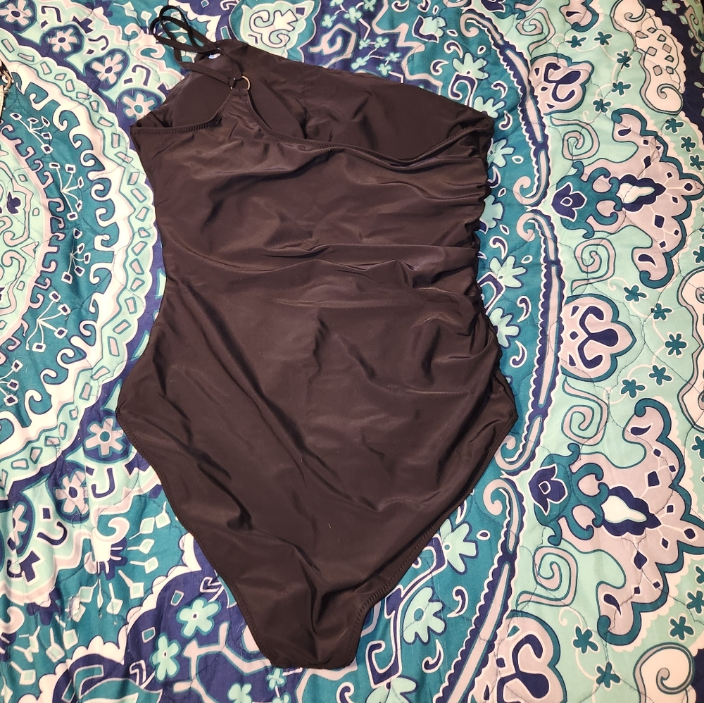 One Piece Rouched Swimsuit - Picture 2 of 8